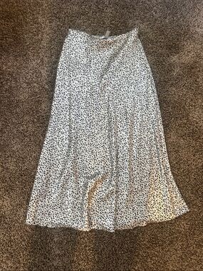 White Leopard-Print Maxi Skirt with Flowing Silhouette